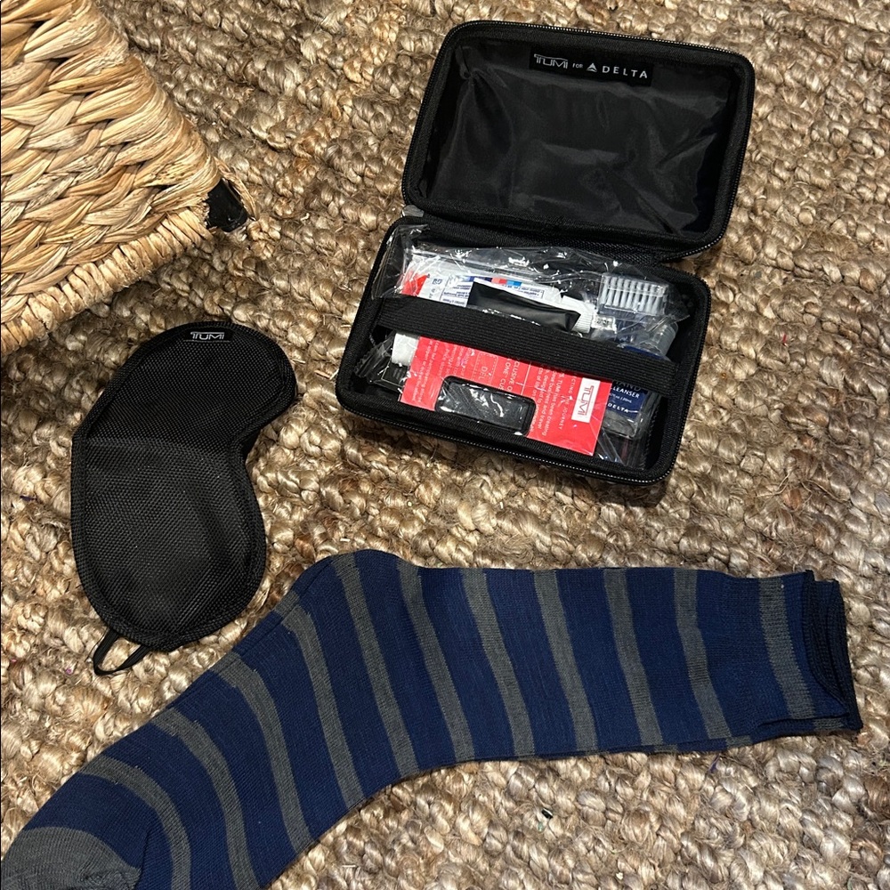 TUMI for Delta First Class Exclusive Travel Necessity Pouch